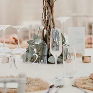 Transparentné čísla stolov