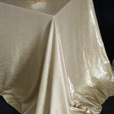 Glitrovaný zlatý obrus