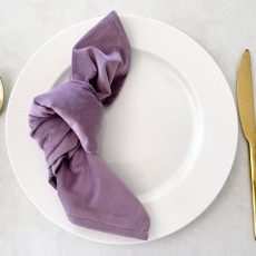 Fialový zamatový príručník